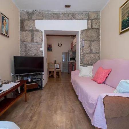Ivan Apartment *